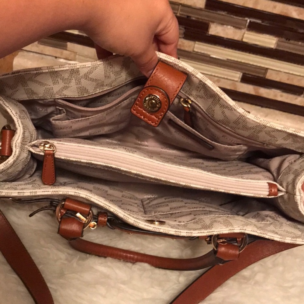 Mk handbag - Picture 2 of 6